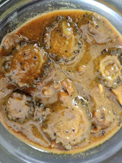பாகற்காய் குழம்பு (Paakarkaai kulambu recipe in tamil) செய்முறை முக்கிய புகைப்படம்