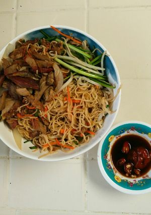 Hình của món Mì xào vịt quay,xá xíu.