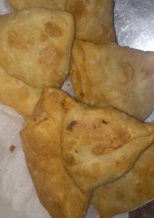 A picture of Aloo ke samose.