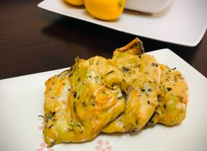 Una foto de Tofu frito mezclado con verduras en rodajas finas Japonés JIROUS o GANMODOKI🇺🇾🇯🇵飛竜頭（がんもどき）