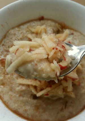 A picture of Vickys Apple Spiced Morning Porridge, GF DF EF SF NF.