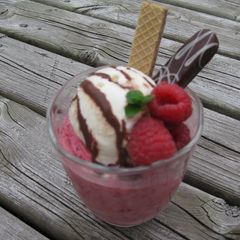 A picture of Raspberry Parfait.