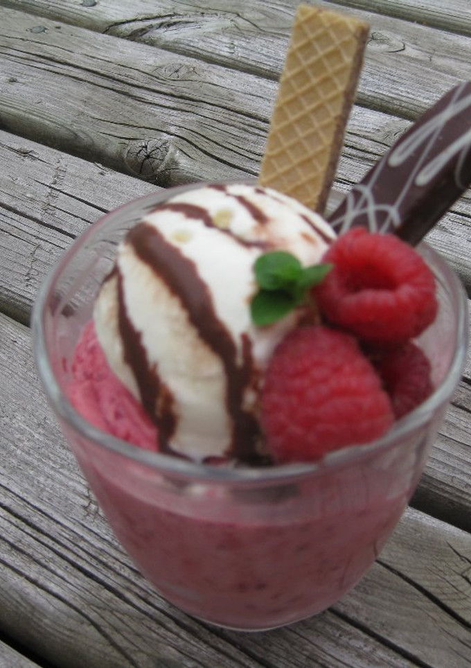 A picture of Raspberry Parfait.