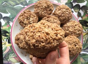 Una foto de Muffins de apple crumble (muffins de manzana, canela y avena)