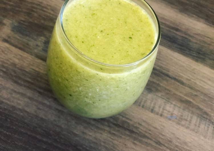 Simple Way to Make Homemade Spinach, Cucumber and Banana Smoothie