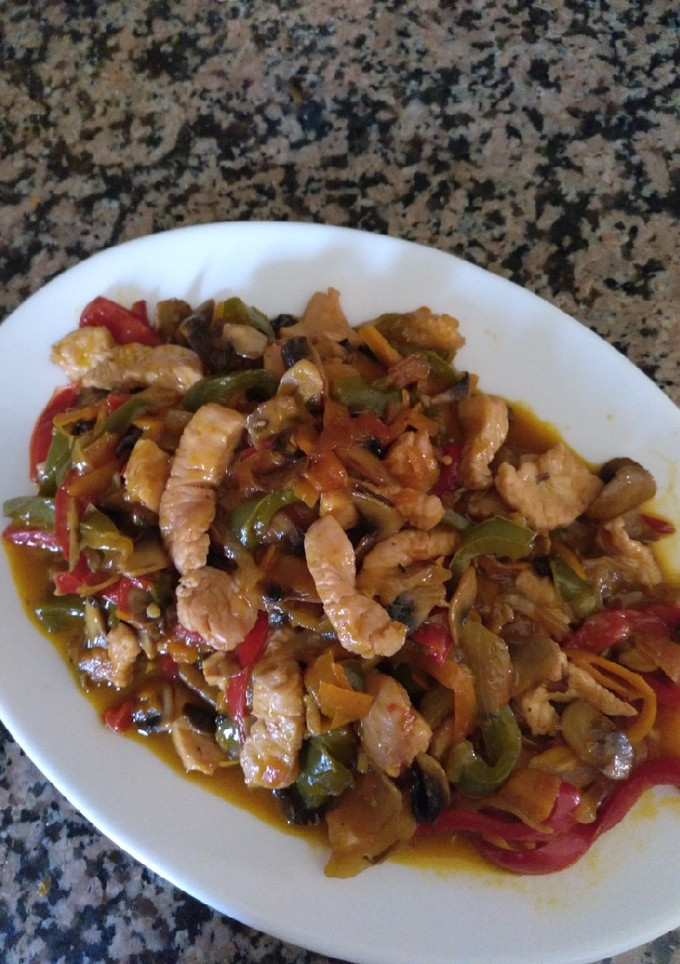 Una foto de Pollo con verduras con salsa de soja