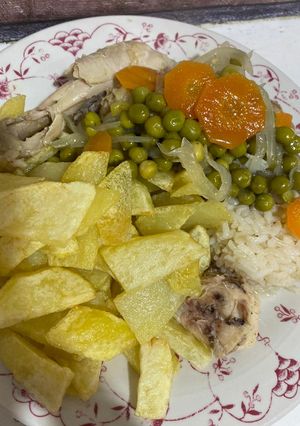 Una foto de Pollo arvejado