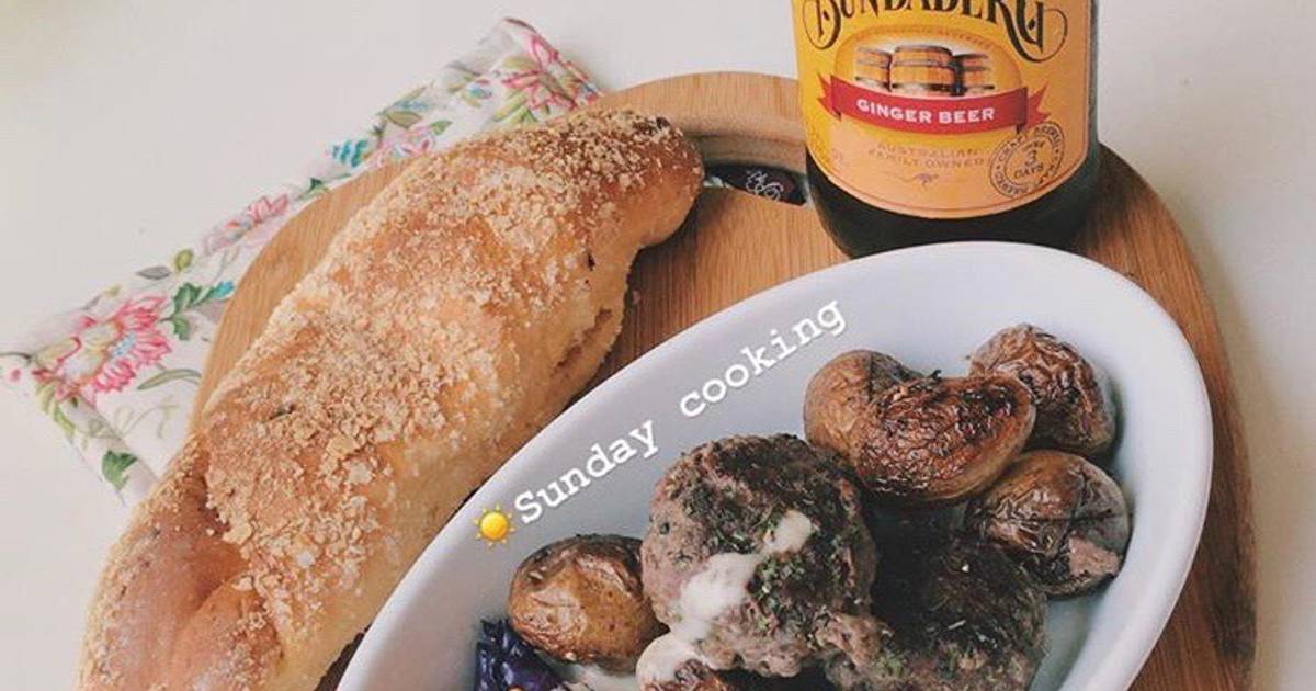 Resep Baked wagyu meatball (without oven) with baby potato and purple cabbage salad oleh