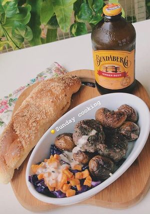 Foto resep Baked wagyu meatball (without oven) with baby potato and purple cabbage salad
