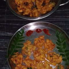 A picture of Macaroni pyaz ke pakode.