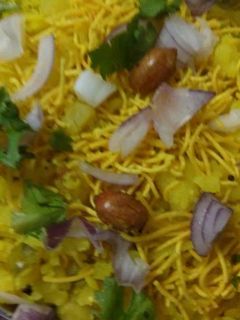બટાકા પૌવા (Bataka Poha Recipe In Gujarati) રેસીપી મુખ્ય ફોટો