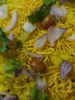 બટાકા પૌવા (Bataka Poha Recipe In Gujarati) રેસીપી મુખ્ય ફોટો