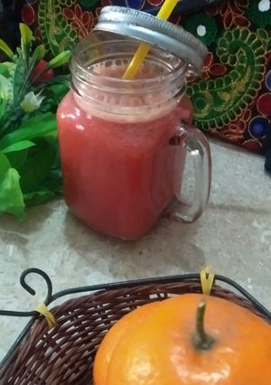 A picture of Apple carrots orange juice.