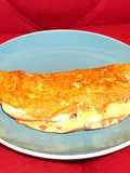 Omelette de salame, jamón y queso