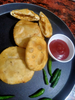 पनीर की कचौड़ी(paneer ki kachodi recipe in hindi) रेसिपी मुख्य फोटो