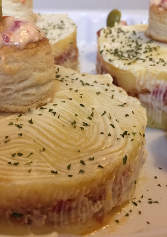 Una foto de Pastel de puré Mar y Tierra