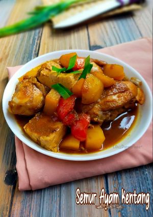 Foto resep Semur Ayam Kentang