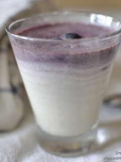 Una foto de Vasitos de melón y arándanos