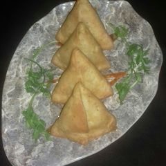A picture of Chole Stuffed Samosa.