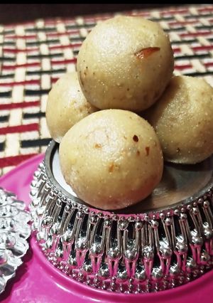 पाकातले रवा ड्रायफ्रूट्स लाडू (pakatle rava dryfruits laddu recipe in marathi) रेसिपी चे मुख्य फोटो 