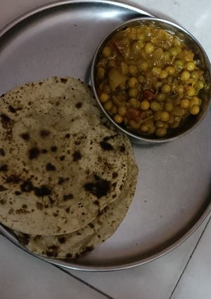 मटर चाट (matar chat recipe in Hindi) रेसिपी मुख्य फोटो