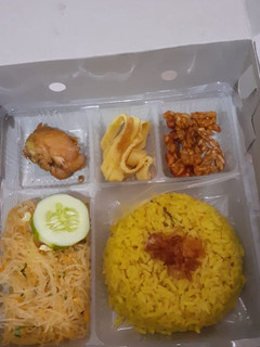 Foto resep Nasi kuning Pulen