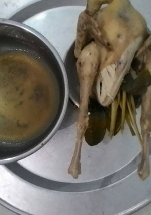 Hình của món Gà hấp gia truyền.