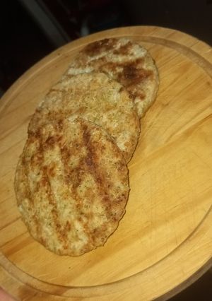 Una foto de Paty de pollo y brócoli 🍗 ♡