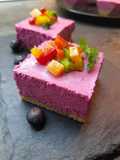 Cheesecake salata di barbabietola con tartare di peperoni