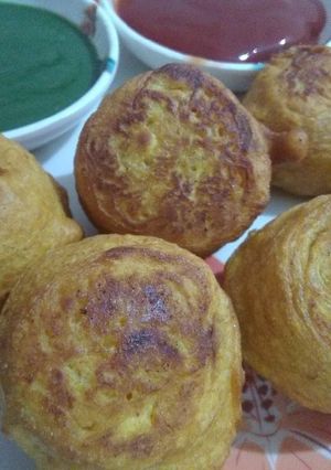 A picture of Batata Vada.