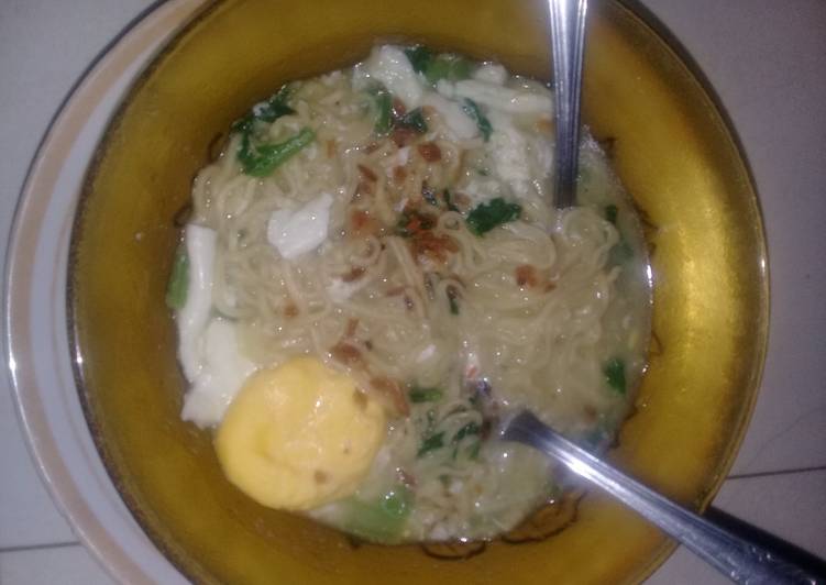 Mie telur kuah pedas (bukan mie instan)