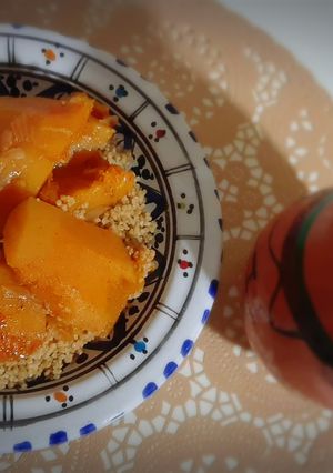 Une photo de Couscous de blé complet accompagné de citrouille 🍁