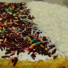 A picture of Bolu Panggang 2 telur.