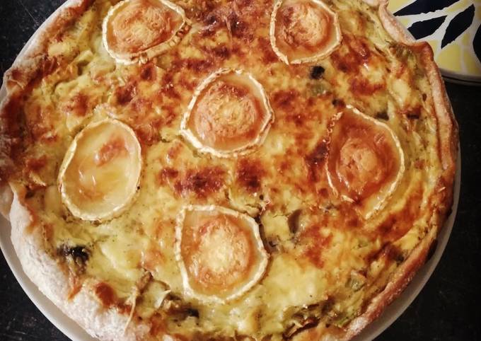 Tarte poireaux, poulet, champignon et chèvre