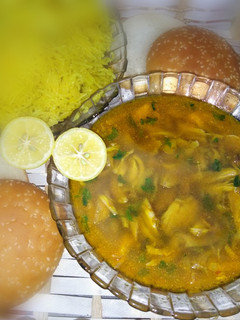 A picture of Desi chicken clear soup.