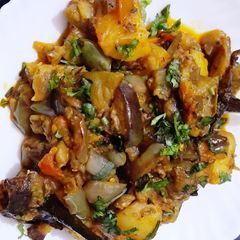 A picture of Baingan Aloo sabzi.