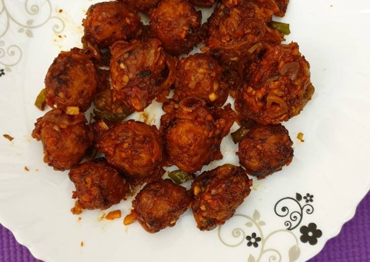 How to Make Super Quick Homemade Spicy Dry Vegetable Manchurian (dhara kitchen recipe)