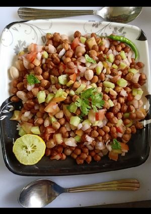 चना चाट (chana chaat recipe in Hindi) रेसिपी मुख्य फोटो