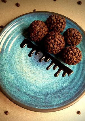A picture of Chocolate chocochips Balls.