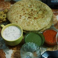 A picture of Aloo parath.