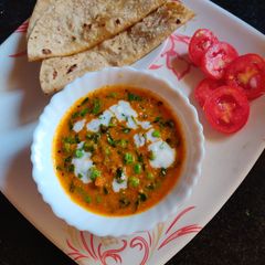 A picture of Methi malai matar.