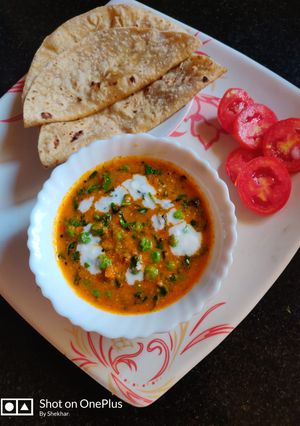 A picture of Methi malai matar.