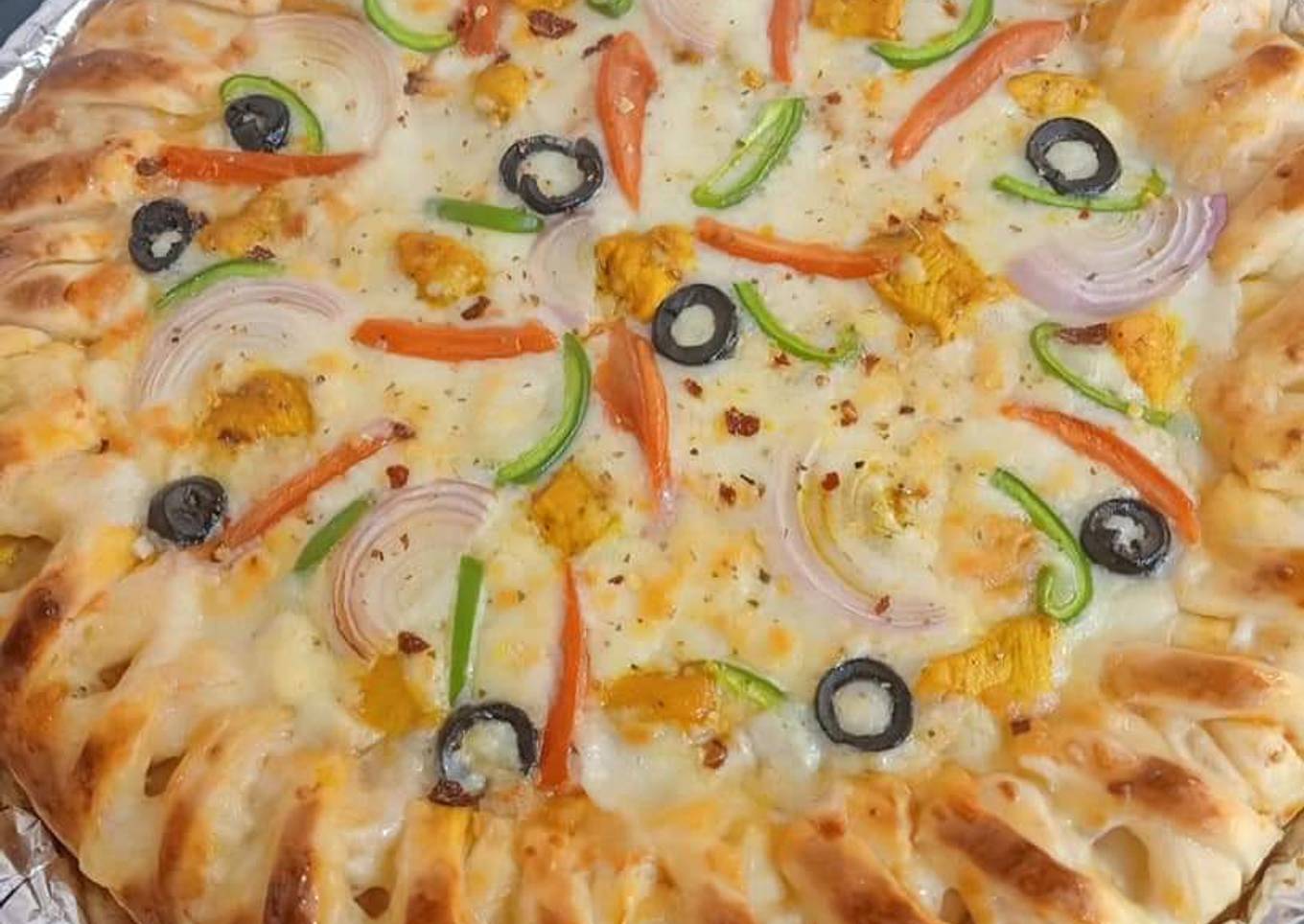 Cheesy Bites.. Chicken Veggie Cheesy Pizza 🍕🍕🍕