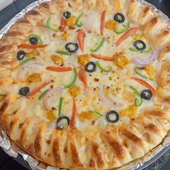 A picture of Cheesy Bites.. Chicken Veggie Cheesy Pizza 🍕🍕🍕.