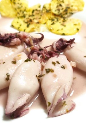 Una foto de Chipirones con ajo y limón