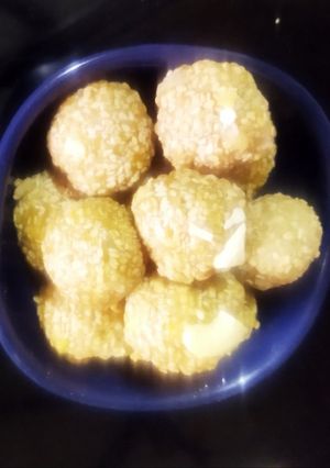 A picture of Til k Laddu.