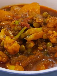 गोभी आलू  मटर  की सब्जी (Gobhi aloo matar ki sabzi recipe in Hindi) रेसिपी मुख्य फोटो