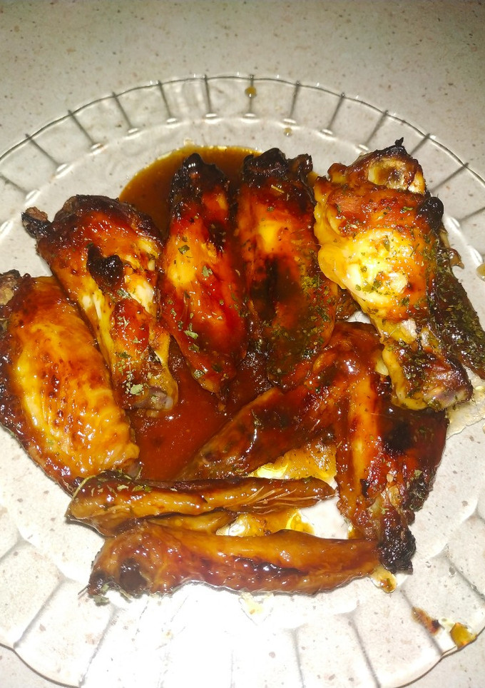 Una foto de Alitas de pollo con miel en salsa bbq