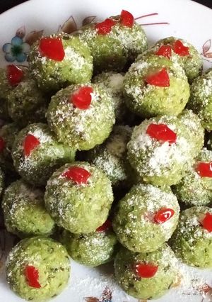 A picture of Dry fruits pan ladoo.