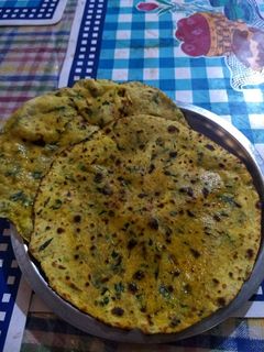 बेसनी मेथी का परांठा रेसिपी मुख्य फोटो